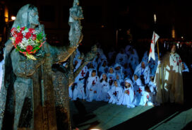 Quiebra de luna con ofrenda al Caballero Templario en la Plaza de la Encina