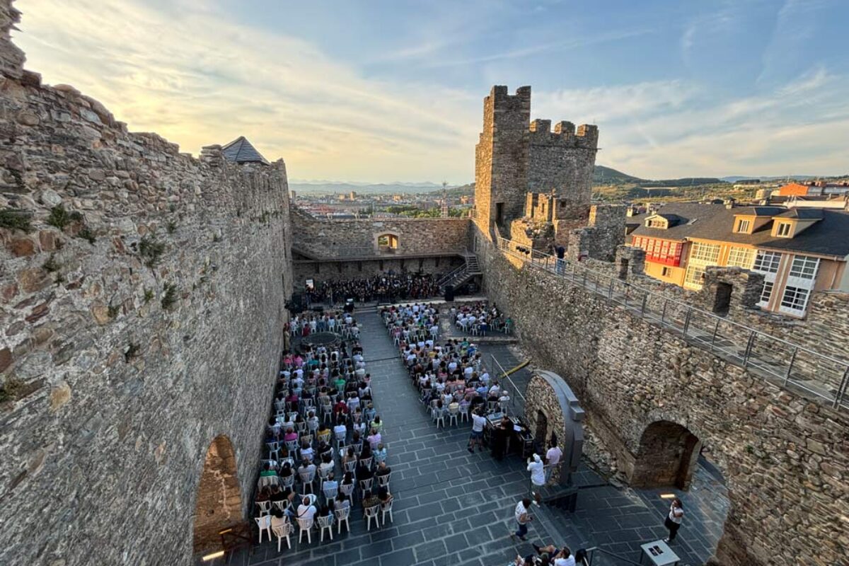 teatro con parimonio en el castillo de ponferrada